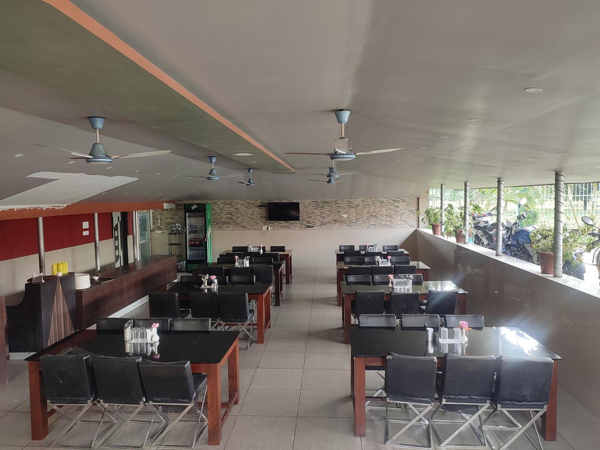 Maa Greenary View - A Holiday Resort Alipur Duar Buitenkant foto