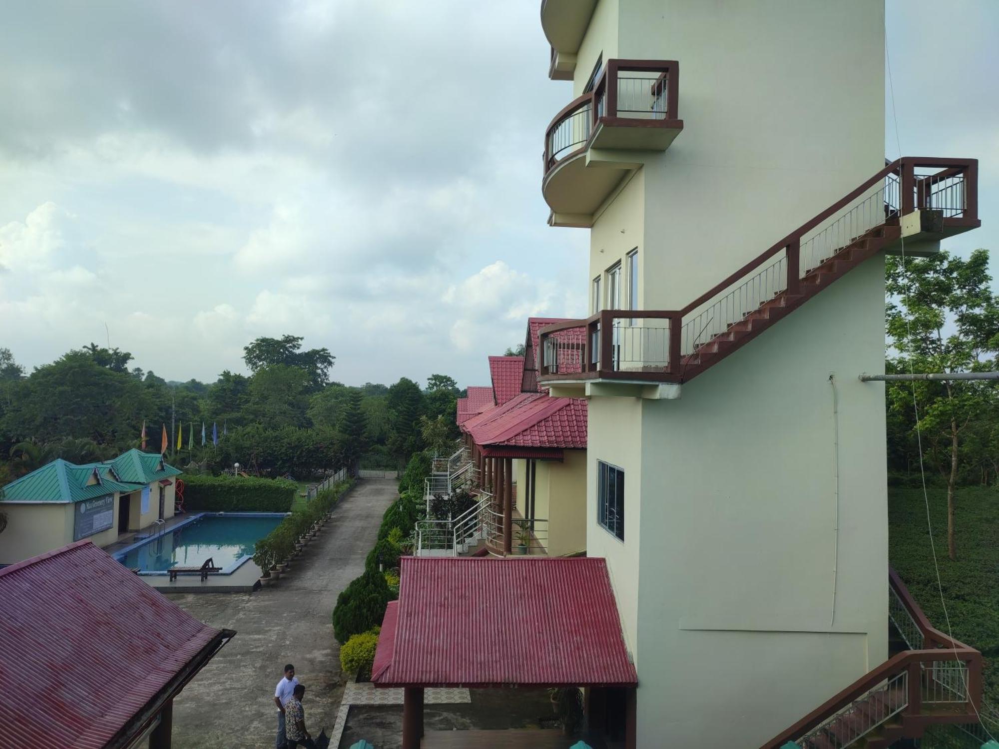 Maa Greenary View - A Holiday Resort Alipur Duar Buitenkant foto