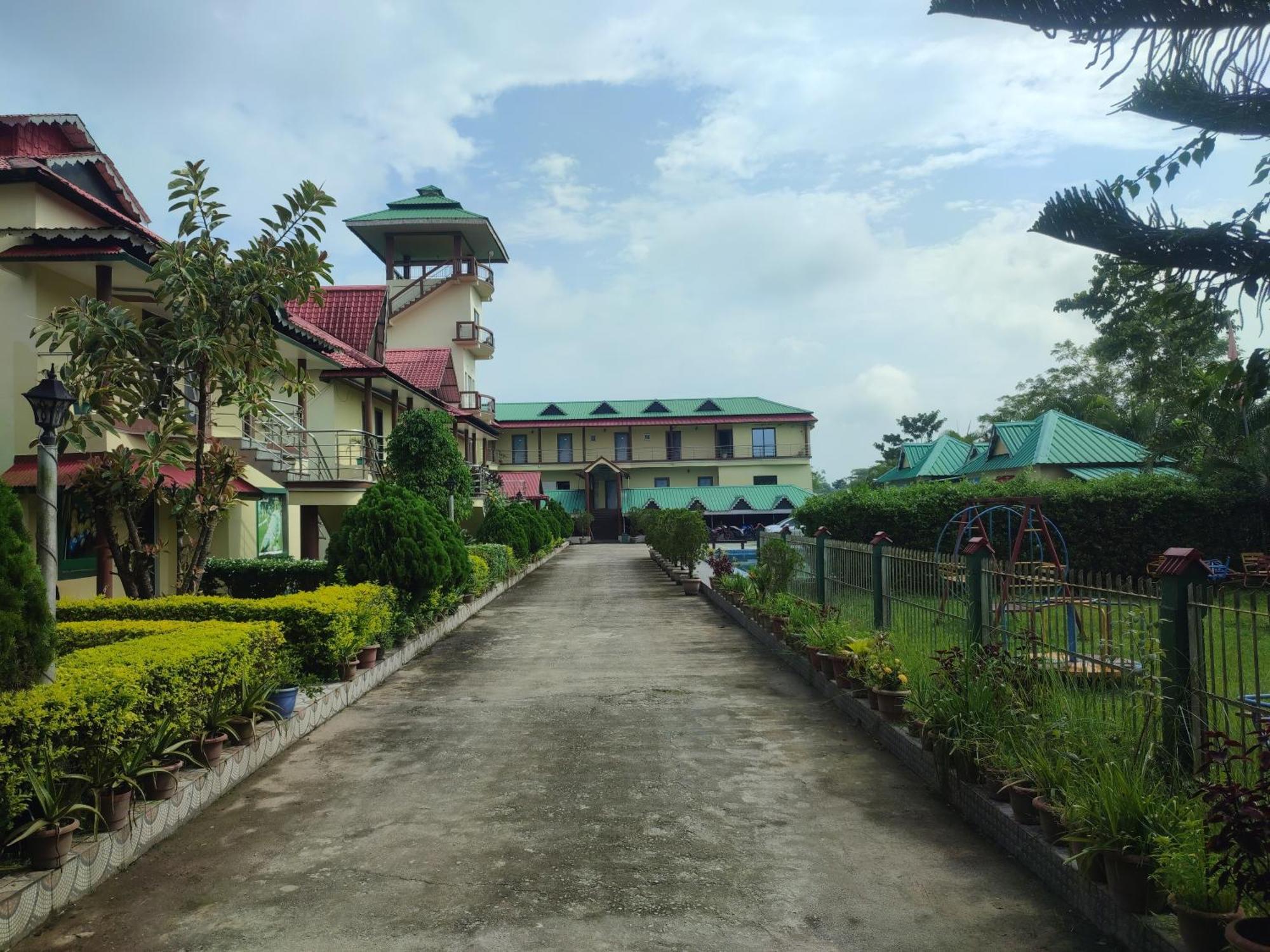 Maa Greenary View - A Holiday Resort Alipur Duar Buitenkant foto