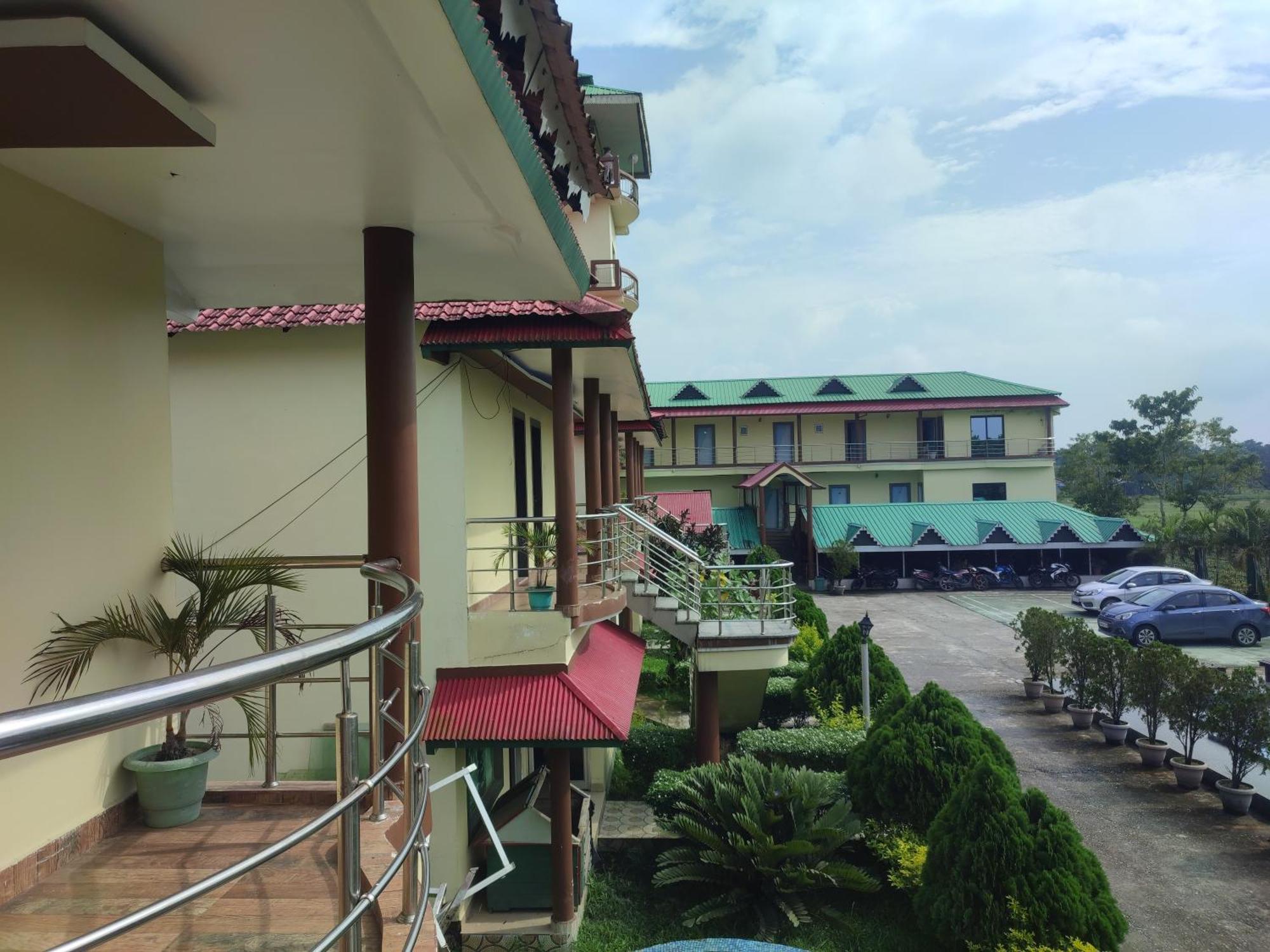 Maa Greenary View - A Holiday Resort Alipur Duar Buitenkant foto