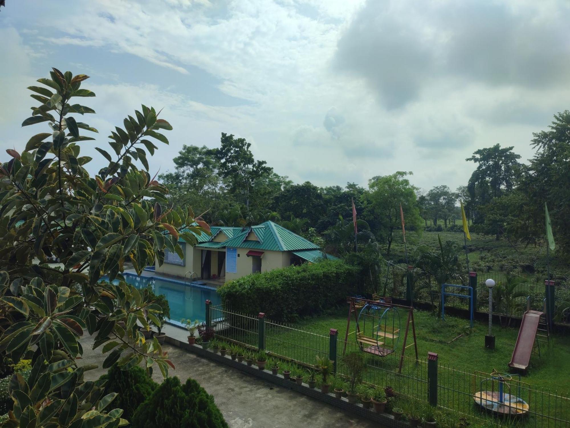 Maa Greenary View - A Holiday Resort Alipur Duar Buitenkant foto