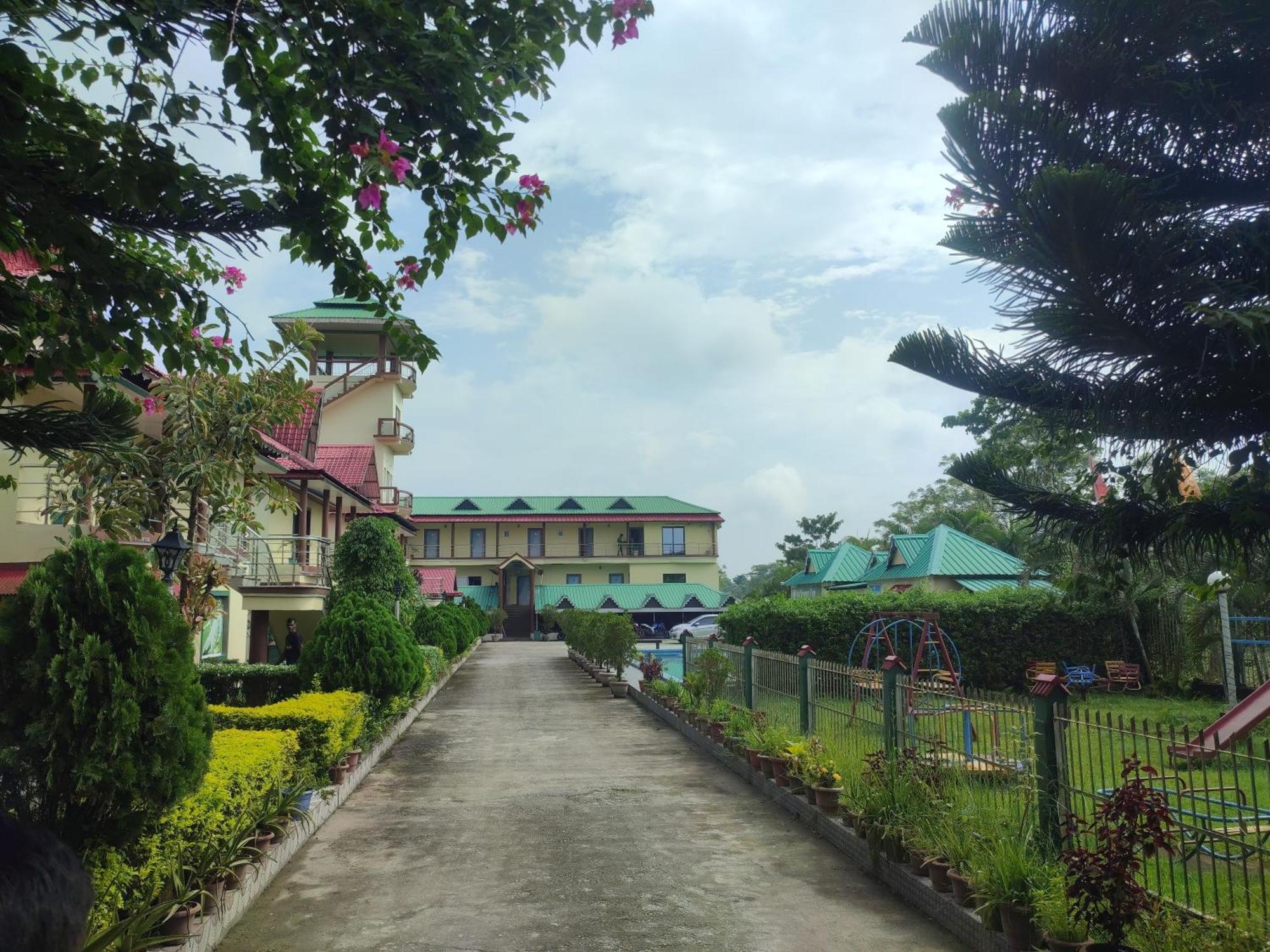 Maa Greenary View - A Holiday Resort Alipur Duar Buitenkant foto